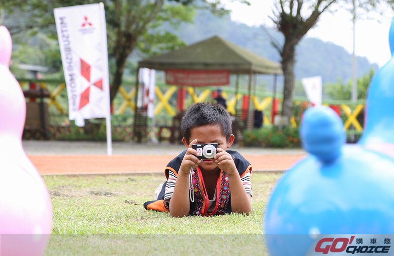 中華三菱為開啟孩童與世界交流的機會，特別於7月5日~9日舉辦「中華三菱 童心瞰視界」攝影展，並以「幸福時光、幸福視界」為主題於松山文化園區133號盛大展出。
