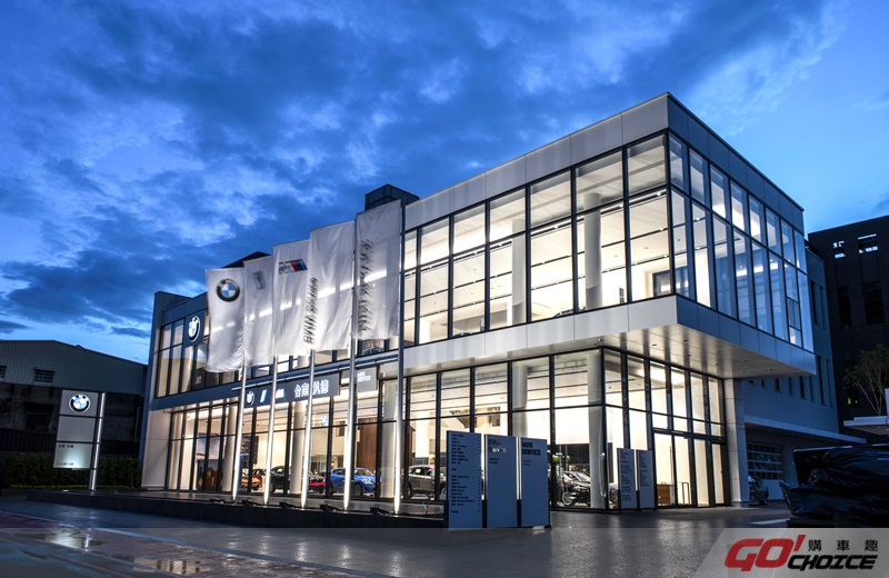 BMW台南汎德永康5S全功能旗艦展示暨服務中心」為一棟地上5層、地下1層的大器建築，總樓地板面積達到4,371坪