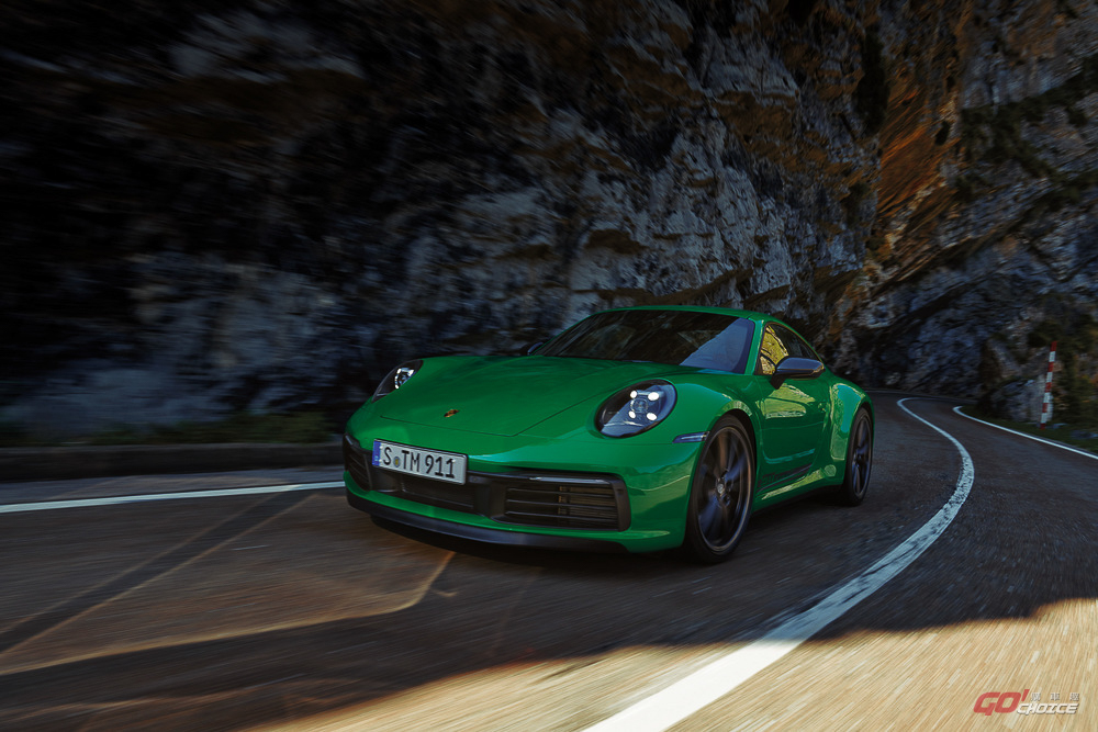 輕量化就是一切！Porsche 911 Carrera T 692 萬起開放接單