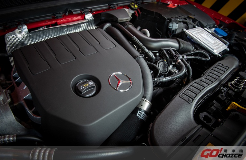 The new A-Class於動力效能面再創全新紀錄，針對A 180與A 200兩車型導入Mercedes-Benz全新研發的代號M282之1.4升直列四缸渦輪增壓汽油引擎