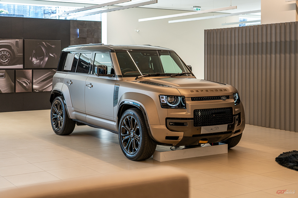 能上賽道的越野車？JLR Defender OCTA 展間搶先直擊！